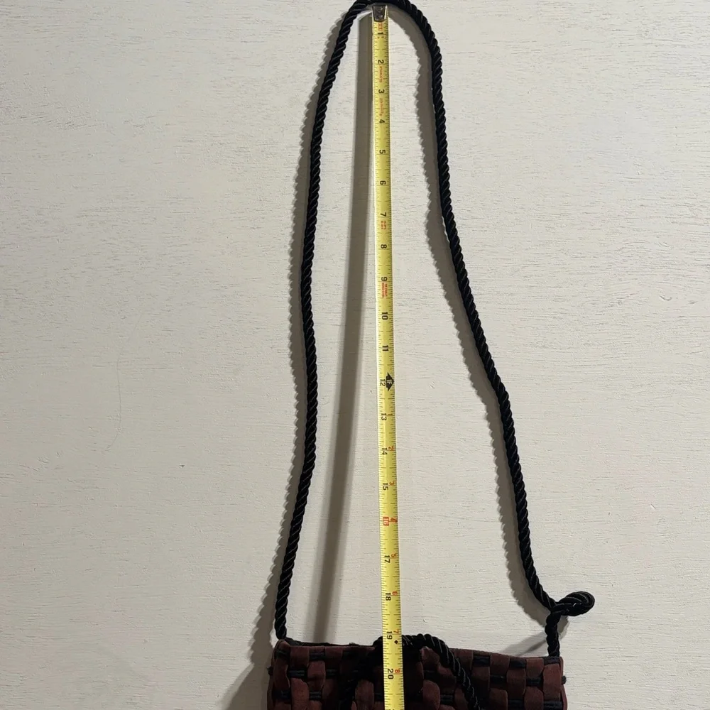 Elegant Woven Crossbody Bag in Deep Brown - Picture 5 of 9